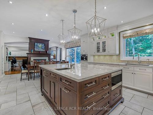 56 Sandbanks Dr, Richmond Hill, ON - Indoor Photo Showing Kitchen With Upgraded Kitchen