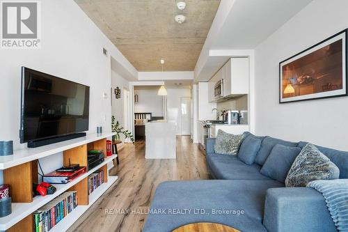 308 - 665 Kingston Road, Toronto, ON - Indoor Photo Showing Living Room