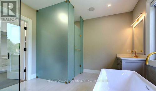 481 Chartwell Road, Oakville (Eastlake), ON - Indoor Photo Showing Bathroom