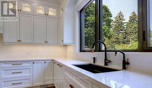 481 Chartwell Road, Oakville, ON - Indoor Photo Showing Kitchen With Double Sink