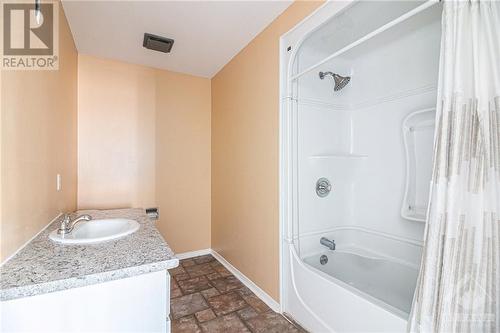 1407 Laurin Crescent, Ottawa, ON - Indoor Photo Showing Bathroom