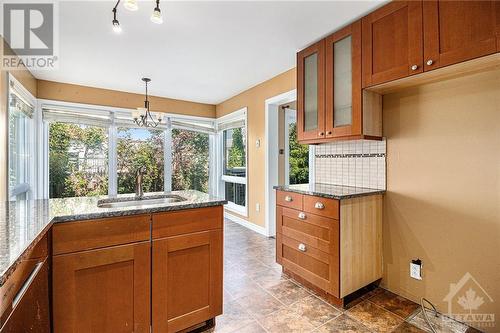 1407 Laurin Crescent, Ottawa, ON - Indoor Photo Showing Kitchen