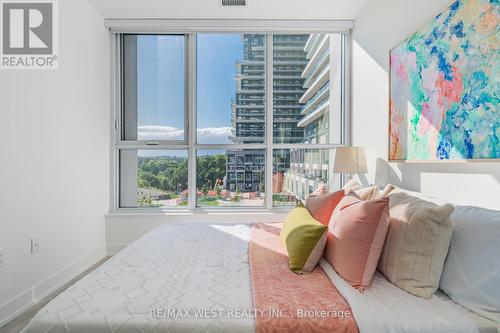 422 - 30 Inn On The Park Drive, Toronto, ON - Indoor Photo Showing Bedroom