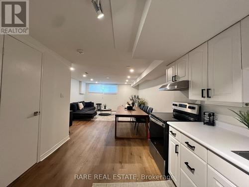 295 Kenilworth Avenue, Toronto, ON - Indoor Photo Showing Kitchen