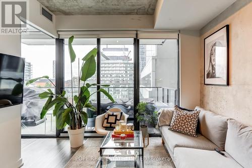 608 - 55 Ontario Street, Toronto, ON - Indoor Photo Showing Living Room