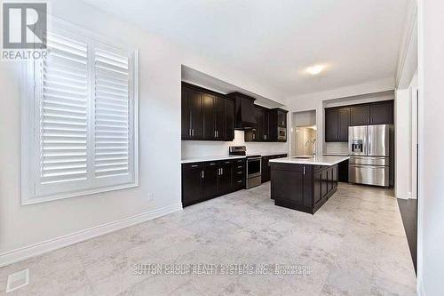 3021 Parsonage Crescent, Oakville, ON - Indoor Photo Showing Kitchen