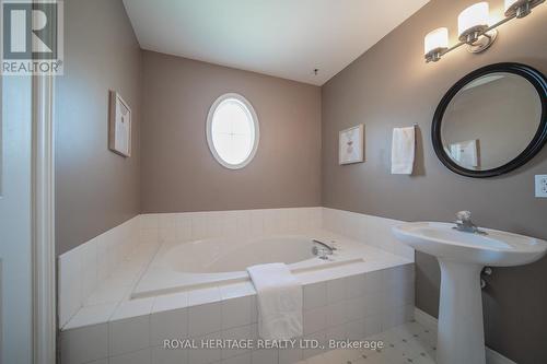 42 - 2800 Courtice Road, Clarington (Courtice), ON - Indoor Photo Showing Bathroom