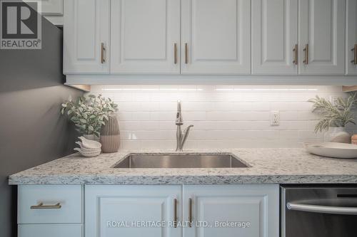 42 - 2800 Courtice Road, Clarington (Courtice), ON - Indoor Photo Showing Kitchen With Upgraded Kitchen