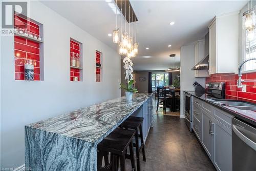 218 5Th Avenue W, Owen Sound, ON - Indoor Photo Showing Kitchen With Double Sink