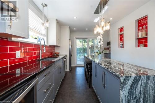 218 5Th Avenue W, Owen Sound, ON - Indoor Photo Showing Kitchen