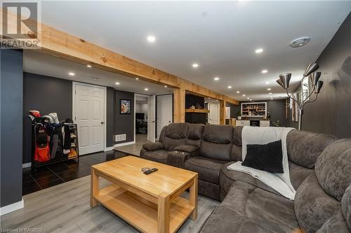 218 5Th Avenue W, Owen Sound, ON - Indoor Photo Showing Living Room