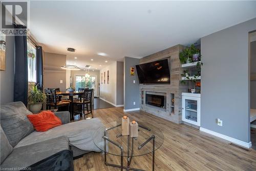 218 5Th Avenue W, Owen Sound, ON - Indoor Photo Showing Living Room With Fireplace