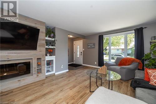 218 5Th Avenue W, Owen Sound, ON - Indoor Photo Showing Living Room With Fireplace