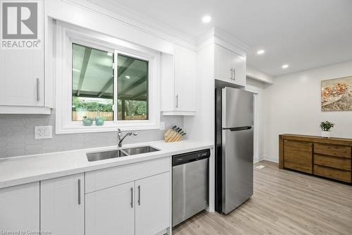 3257 Hornbeam Crescent, Mississauga, ON - Indoor Photo Showing Kitchen With Double Sink