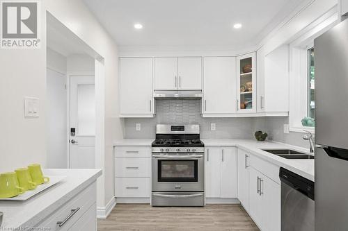 3257 Hornbeam Crescent, Mississauga, ON - Indoor Photo Showing Kitchen With Double Sink With Upgraded Kitchen