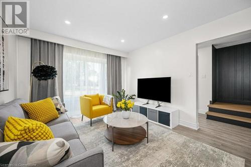 3257 Hornbeam Crescent, Mississauga, ON - Indoor Photo Showing Living Room