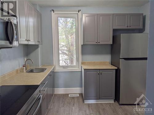 1055 Somerset Street Unit#2, Ottawa, ON - Indoor Photo Showing Kitchen