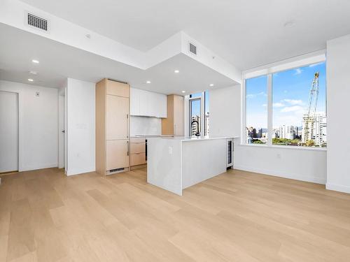 902-1100 Yates St, Victoria, BC - Indoor Photo Showing Kitchen