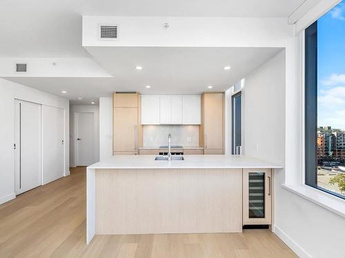 902-1100 Yates St, Victoria, BC - Indoor Photo Showing Kitchen