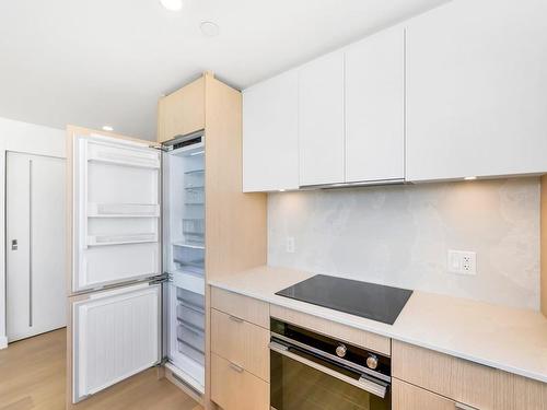 902-1100 Yates St, Victoria, BC - Indoor Photo Showing Kitchen