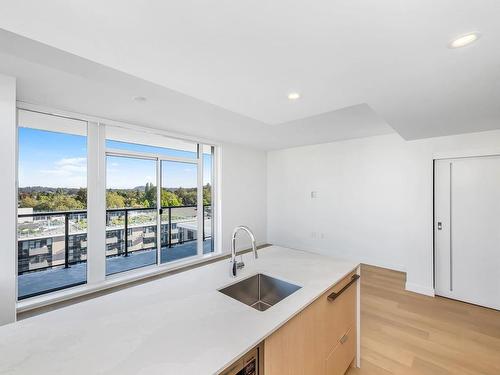 902-1100 Yates St, Victoria, BC - Indoor Photo Showing Kitchen