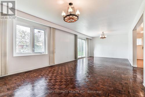 90 Charlton Boulevard, Toronto, ON - Indoor Photo Showing Other Room