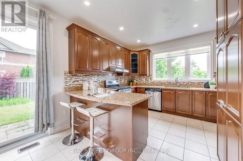 22 Dairy Avenue, Richmond Hill (Oak Ridges), ON - Indoor Photo Showing Kitchen With Upgraded Kitchen