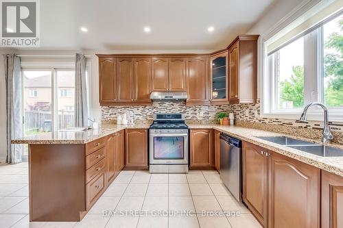 22 Dairy Avenue, Richmond Hill (Oak Ridges), ON - Indoor Photo Showing Kitchen With Double Sink With Upgraded Kitchen