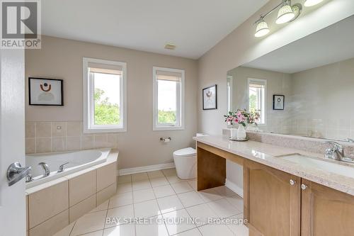 22 Dairy Avenue, Richmond Hill (Oak Ridges), ON - Indoor Photo Showing Bathroom