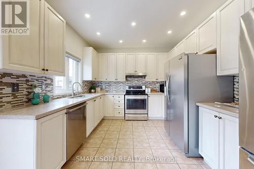 9 Casa Nova Drive, Vaughan, ON - Indoor Photo Showing Kitchen With Stainless Steel Kitchen With Double Sink