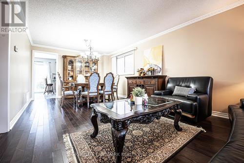 258 Brickstone Circle, Vaughan, ON - Indoor Photo Showing Living Room