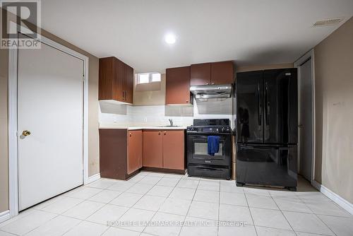 258 Brickstone Circle, Vaughan, ON - Indoor Photo Showing Kitchen