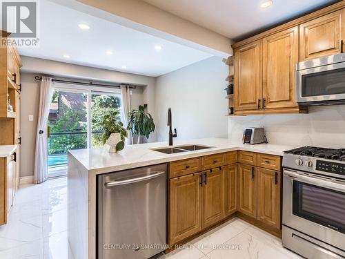 195 Romain Crescent, Oakville (College Park), ON - Indoor Photo Showing Kitchen With Stainless Steel Kitchen With Double Sink