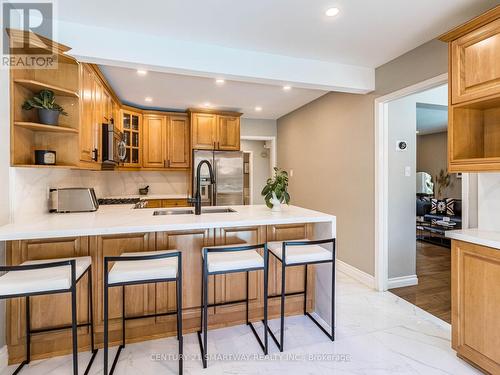 195 Romain Crescent, Oakville (College Park), ON - Indoor Photo Showing Kitchen