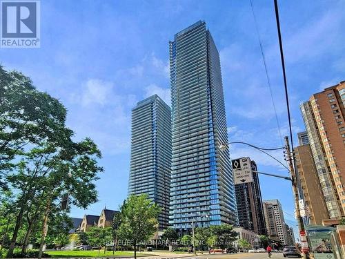 1002 - 1080 Bay Street, Toronto (Bay Street Corridor), ON - Outdoor With Facade