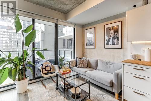 608 - 55 Ontario Street, Toronto, ON - Indoor Photo Showing Living Room