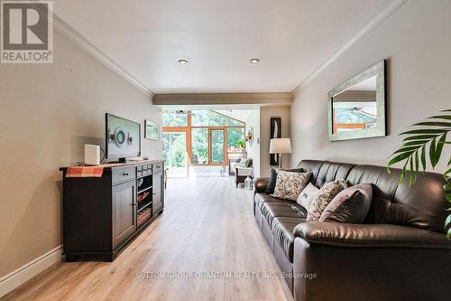 7232 Ridgeland Crescent, Mississauga, ON - Indoor Photo Showing Living Room