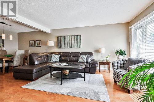 7232 Ridgeland Crescent, Mississauga, ON - Indoor Photo Showing Living Room