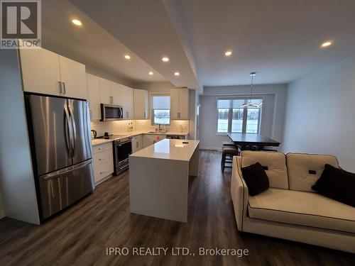 36 - 3380 Singleton Avenue, London, ON - Indoor Photo Showing Kitchen With Stainless Steel Kitchen With Upgraded Kitchen