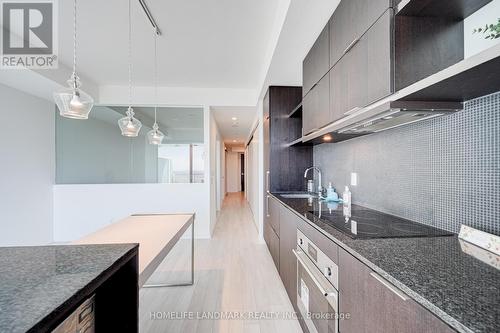 4211 - 197 Yonge Street, Toronto (Church-Yonge Corridor), ON - Indoor Photo Showing Kitchen With Upgraded Kitchen