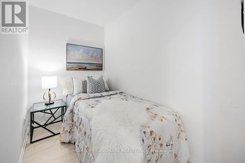 4211 - 197 Yonge Street, Toronto, ON - Indoor Photo Showing Bedroom