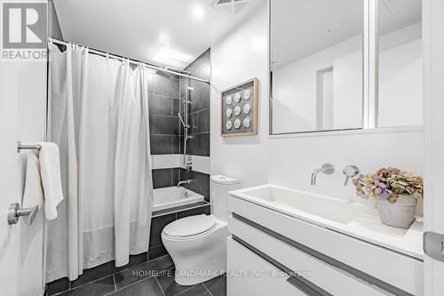 4211 - 197 Yonge Street, Toronto, ON - Indoor Photo Showing Bathroom