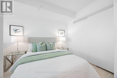 4211 - 197 Yonge Street, Toronto, ON - Indoor Photo Showing Bedroom