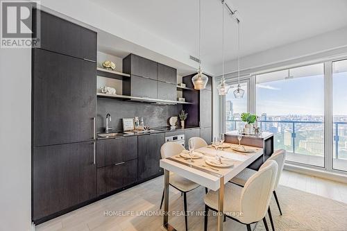 4211 - 197 Yonge Street, Toronto, ON - Indoor Photo Showing Dining Room