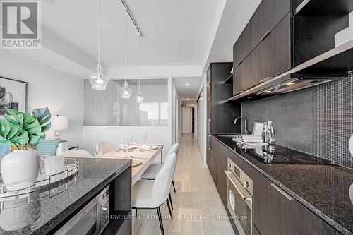 4211 - 197 Yonge Street, Toronto, ON - Indoor Photo Showing Kitchen With Upgraded Kitchen