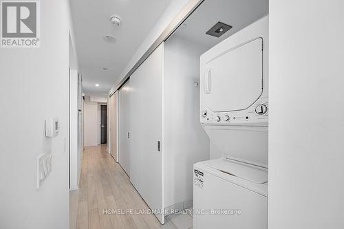 4211 - 197 Yonge Street, Toronto, ON - Indoor Photo Showing Laundry Room