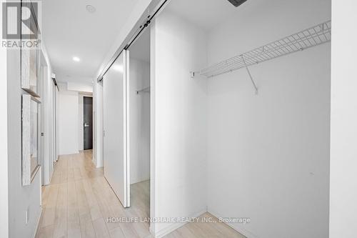 4211 - 197 Yonge Street, Toronto, ON - Indoor