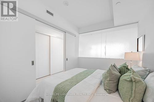 4211 - 197 Yonge Street, Toronto, ON - Indoor Photo Showing Bedroom