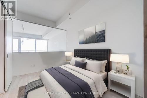 4211 - 197 Yonge Street, Toronto (Church-Yonge Corridor), ON - Indoor Photo Showing Bedroom