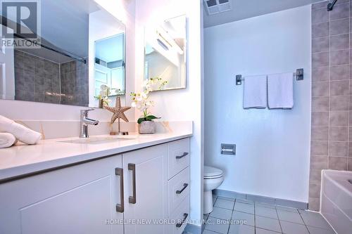 1205 - 4727 Sheppard Avenue E, Toronto (Agincourt South-Malvern West), ON - Indoor Photo Showing Bathroom